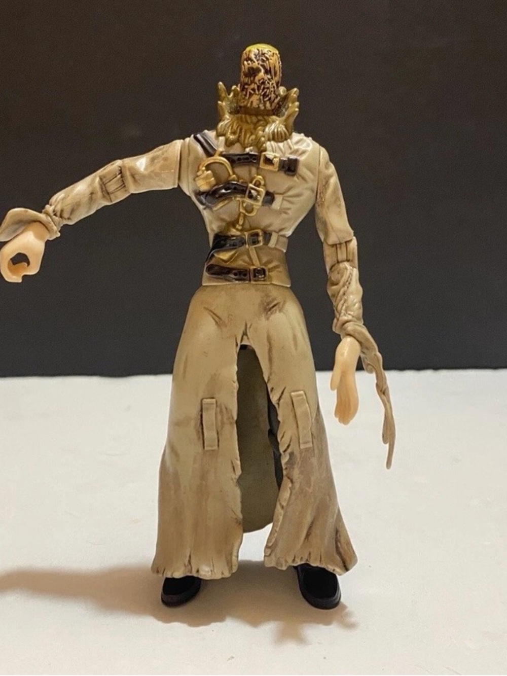 2005 DC Comics Batman Begins Scarecrow 5” Action Figure Spinning Head